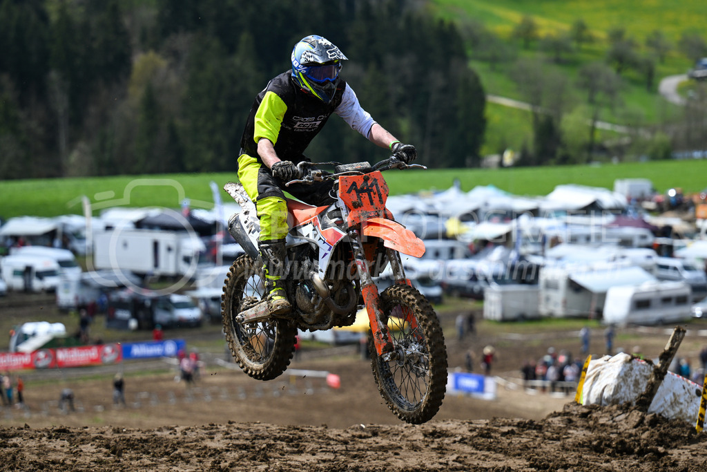 Motocross Schlatt bei Winterthur - 29. April 2023 | #141 Thoma Michael aus Hittnau (CH) auf KTM in der Kategorie Hobby Open am Motocross Schlatt bei Winterthur, 29. April 2023.
Instagram: @mx_schlatt | @mc_wila | @sam_schweiz
Bild: Sportfotografie Markus Aeschimann | www.markus-aeschimann.ch - Realisiert mit Pictrs.com