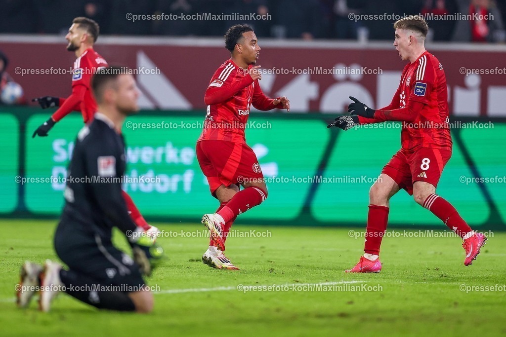 Due17012501034 | 17.01.2025, Fußball, Fortuna Düsseldorf - SV Darmstadt 98, 2.. Fußball Bundesliga, 18. Spieltag, Merkur Spiel-Arena, Saison 2024 2025: Torschütze Myron van Brederode (Fortuna Düsseldorf #10) trifft zum 1:0 für die Fortuna und steht jubelnd mit Isak Johannesson (Fortuna Düsseldorf #8) auf dem Spielfeld DFB regulations prohibit any use of photographs as image sequences and or quasi-video.