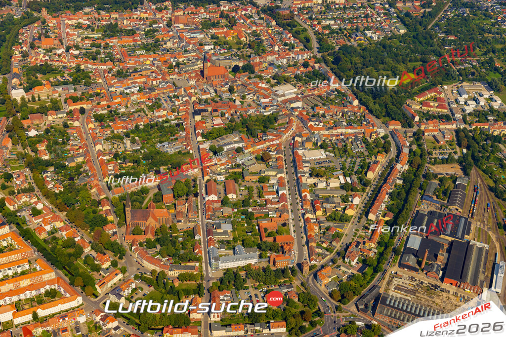 Luftaufnahme historische Altstadt Stendal - Die Luftaufnahme wurde 2025 vom UL-Flugzeug heraus erstellt ( ohne Drohne ) - Hochauflösende Luftaufnahme - für professionelle Ausdrucke geeignet. Die Geschenkidee !Mit Lizenz und Bildrechte bestellbar