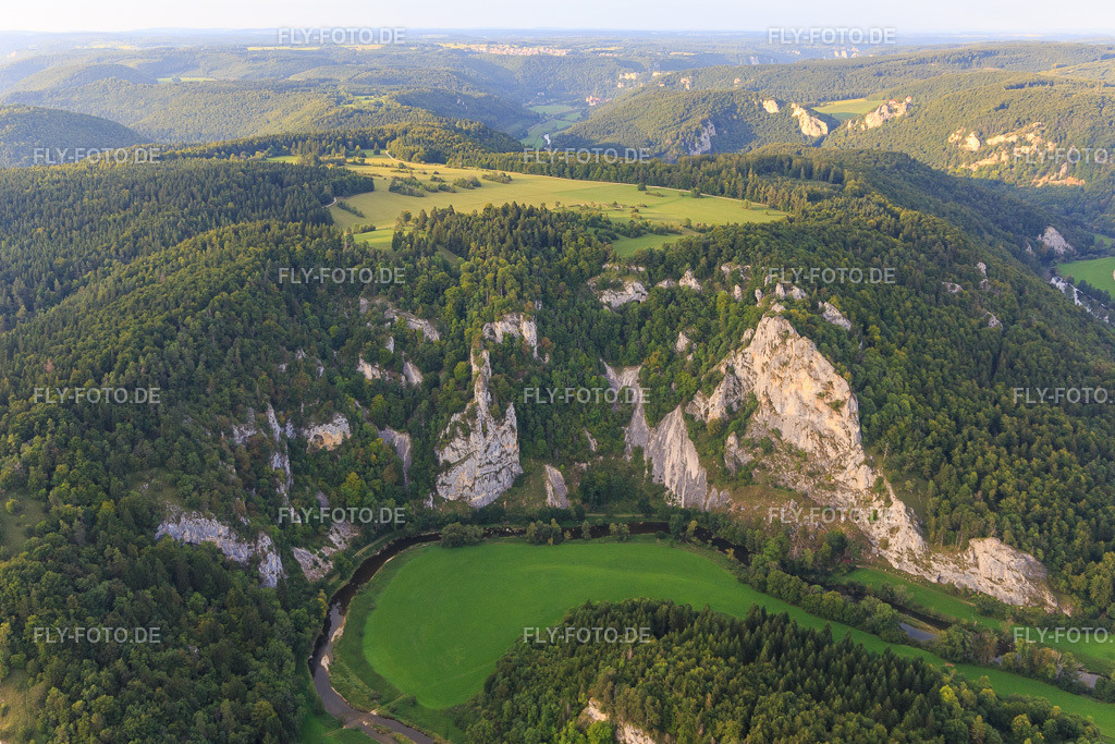 Donaudurchbruch | Luftbild: Donaudurchbruch in Buchheim im Bundesland Baden-Württemberg in Deutschland. Foto: IMG_102703.jpg vom 25.08.2017 durch Werner Riehm/FLY-FOTO.de - Realisiert mit Pictrs.com
