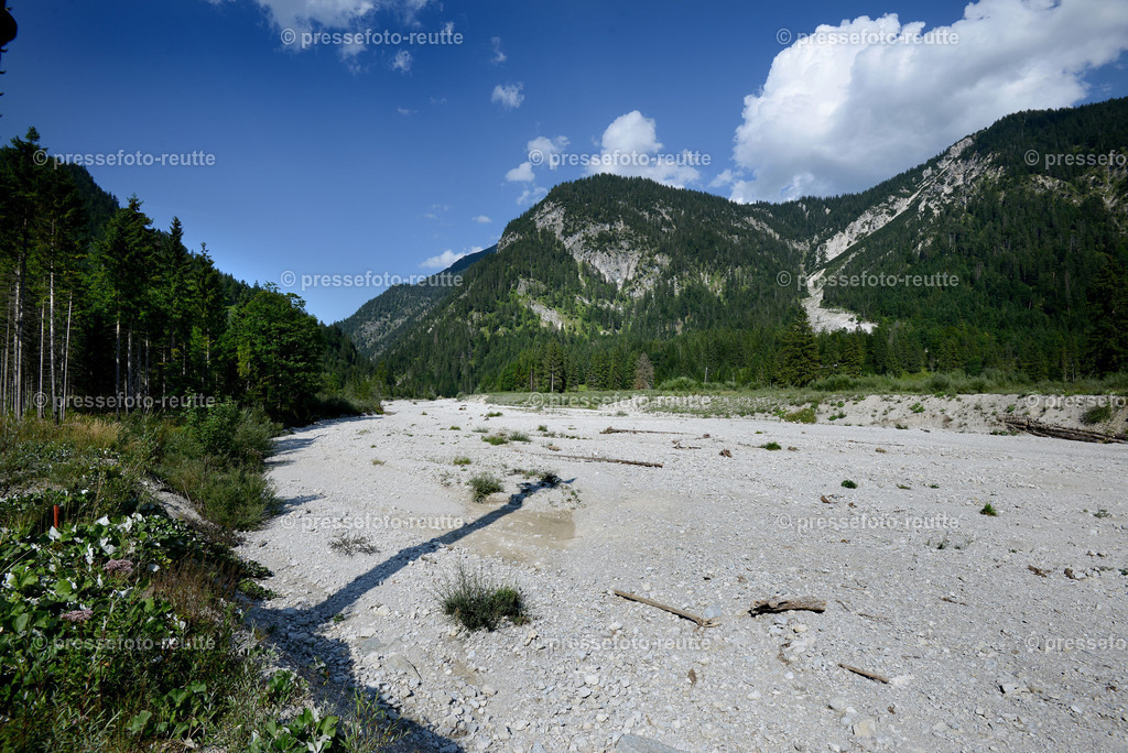 welltvi-Plansee-leerer-Bach-27082019-WTV_4798 | Info aus dem Bezirk Reutte/Ausserfern Tirol sowie eine umfangreiche Bilddatenbank über die gesamte Region: Lechtal, Talkessel Reutte, Tannheimertal, Zwischentoren. Lech, Plansee, Zugspitze, Grenztunnel, B179, Fernpassstraße, Verkehr, Lawinen, Tradition, - Realisiert mit Pictrs.com