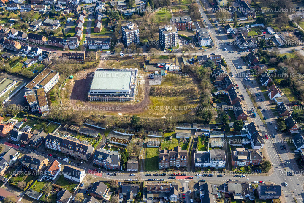 Bottrop250202737Mitte | Luftbild, Baustelle mit Neubau Dreifeldsporthalle Neustraße Ecke Westring auf dem ehemaligen Sportplatz, Wohngebiet mit Hochhäusern, Süd-West, Bottrop, Ruhrgebiet, Nordrhein-Westfalen, Deutschland