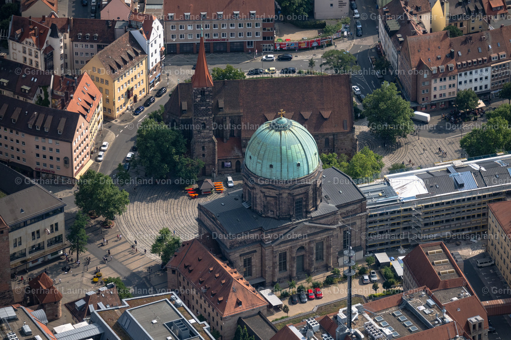 4047447 | NüRNBERG 21.08.2021 Kirchengebäude St. Elisabethkirche am Jakobsplatz im Altstadt- Zentrum der Innenstadt in Nürnberg im Bundesland Bayern. // Church building St. Elisabethkirche on Jakobsplatz Old Town- center of downtown in Nuremberg in the state Bavaria. Foto: Gerhard Launer