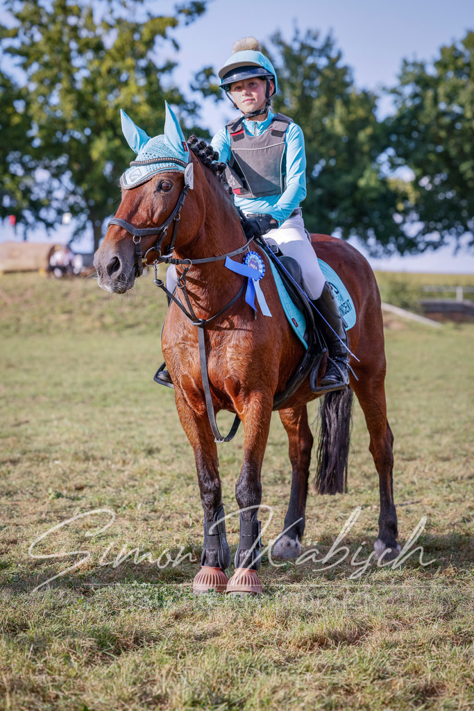 20250905-_3LI2459 | Tierfotografie Pferde, Hunde, Katzen, Haustiere.
Turnierfotografie Reitturniere, Reiten, Springreiten, Dressur in Hanau, dem Main-Kinzig-Kreis und dem Rhein-Main- Gebiet um Frankfurt