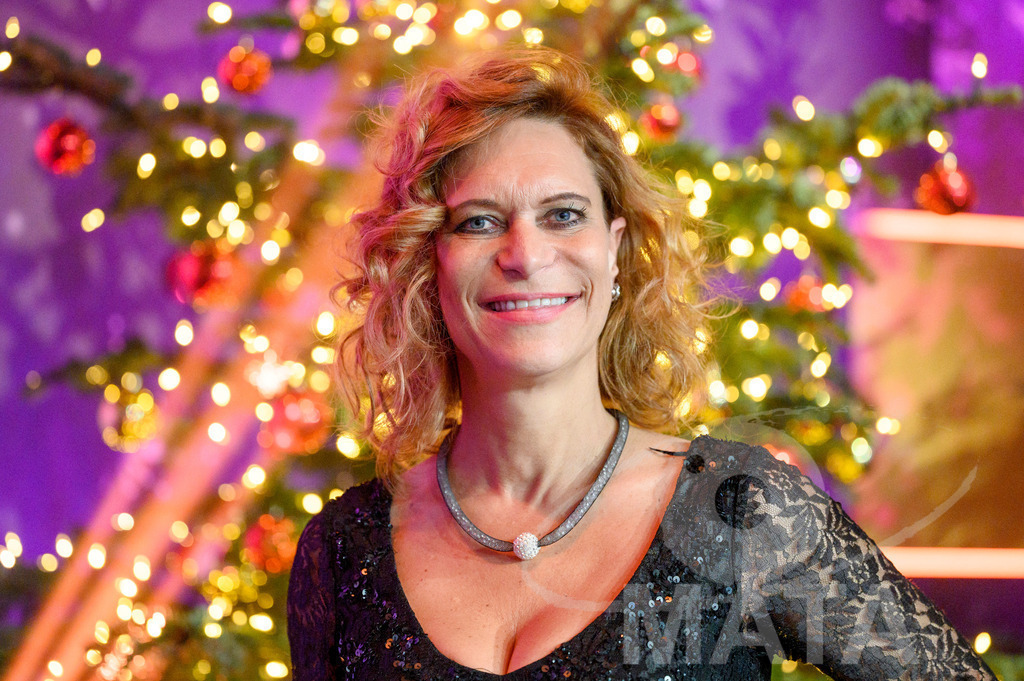 _DWI6438 | Sonja Fischer bei '30 Jahre Sternstunden-Gala 2023' in der Frankenhalle. Nürnberg, 15.12.2023 - Realisiert mit Pictrs.com