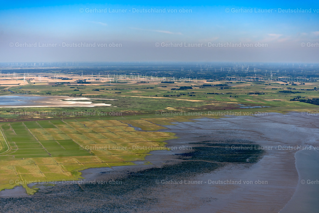 4037469 | Windräder und Salzwiesen  an der Nordseeküste bei Wobbenbühl