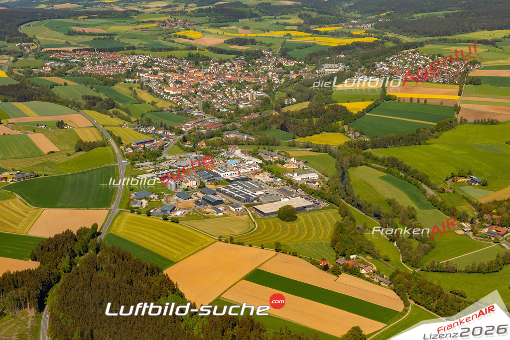 Das Luftbild zeigt :  Erbendorf - Die Luftaufnahme wurde 2024 vom UL-Flugzeug aus erstellt ( keine Drohne ) - Hochauflösende Luftaufnahme - Für grossformatige Ausdrucke geeignet. Die Geschenkidee !Mit Lizenz und Bildrechte bestellbar