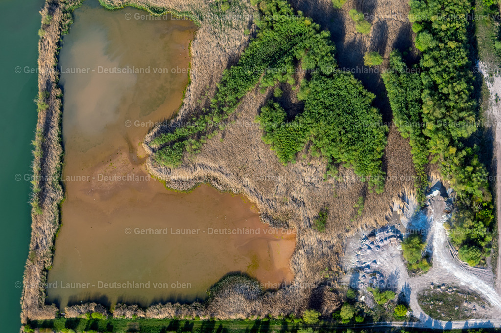 4026099 | ERFURT 06.05.2020 Weg zwischen Kies- Baggerseen im Ortsteil Mittelhausen in Erfurt im Bundesland Thüringen, Deutschland. Weiterführende Informationen bei: Landesanglerverband Thüringen e.V.. // Path between gravel quarry ponds in the district Mittelhausen in Erfurt in the state Thuringia, Germany. Further information at: Landesanglerverband Thueringen e.V.. Foto: Gerhard Launer