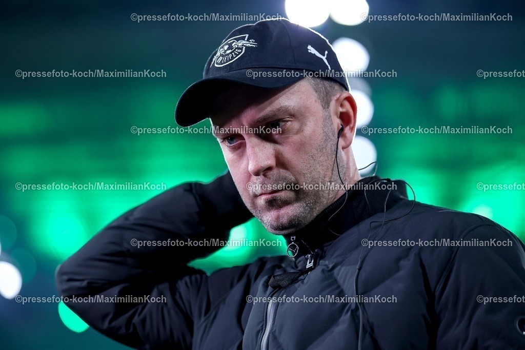 BMG28112501005 | 28.10.2025, Fußball, Borussia Mönchengladbach - RB Leipzig, 1. Fußball Bundesliga, 12.Spieltag, Borussia-Park, Saison 2025 2026: Cheftrainer Ole Werner (RB Leipzig #hc) DFB regulations prohibit any use of photographs as image sequences and or quasi-video.