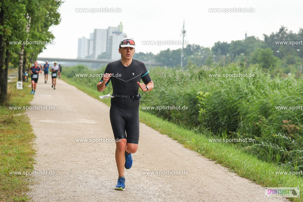 LUR_1746 | 34. M-net Erlanger Triathlon 2025 #erlangertriathlon  #mnettriathlon2025 #mnettriathlon #team #olympischedistanz #mitteldistanz #triathlon #maindonaukanal  #erlangertriathlon2025 #yourpictrs #tv1848 #tv1848erlangen  #triathlonbayern #sportinerlangen #demsportverbunden #sportshot_your_pictrs Copyright: www.sportshot.de