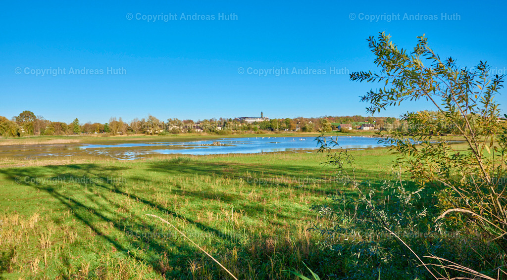 Schloss Hubertusburg vom Döllnitzsee aus 03 | Bedeutsame Landschaften Deutschlands - Realisiert mit Pictrs.com
