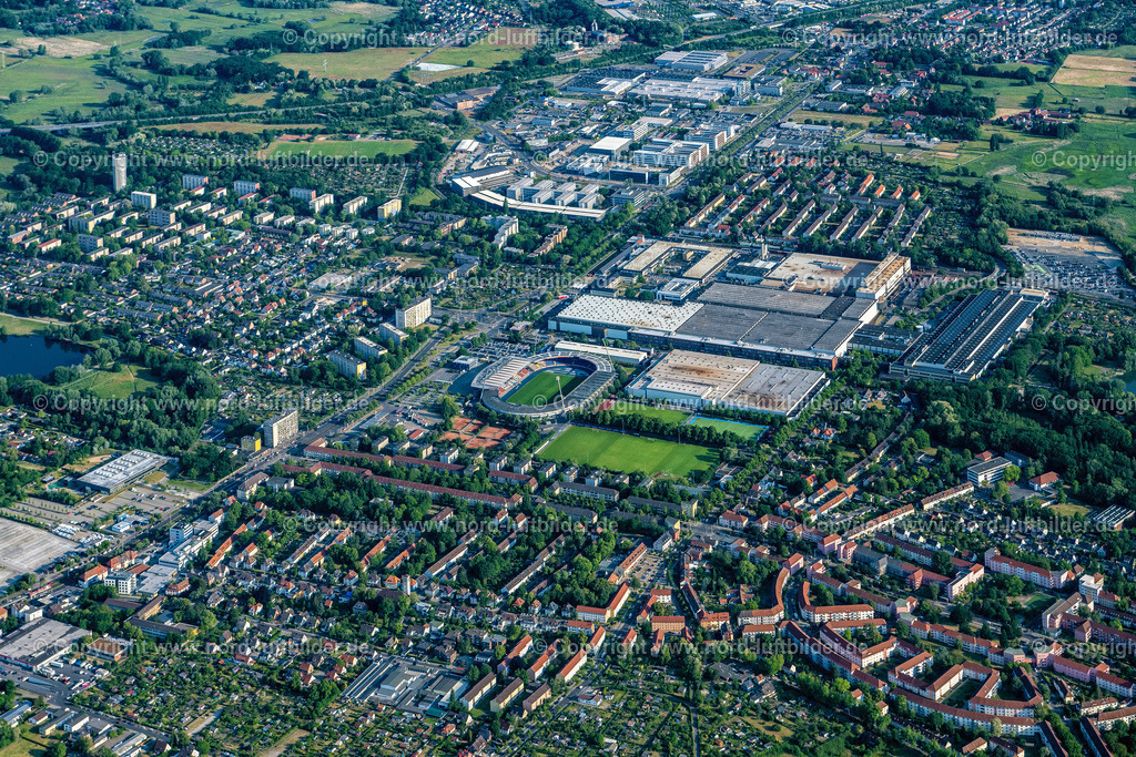 Braunschweig_Eintracht_Braunschweig_Stadion_ELS_3889050623 | BRAUNSCHWEIG 05.06.2023 Gebäude und Produktionshallen auf dem Werksgelände der VW Volkswagen AG in Braunschweig im Bundesland Niedersachsen. Weiterführende Informationen bei: VOLKSWAGEN AG. // Building and production halls on the premises of VW Volkswagen AG in Braunschweig in the state Lower Saxony. Further information at: VOLKSWAGEN AG. Foto: Martin Elsen