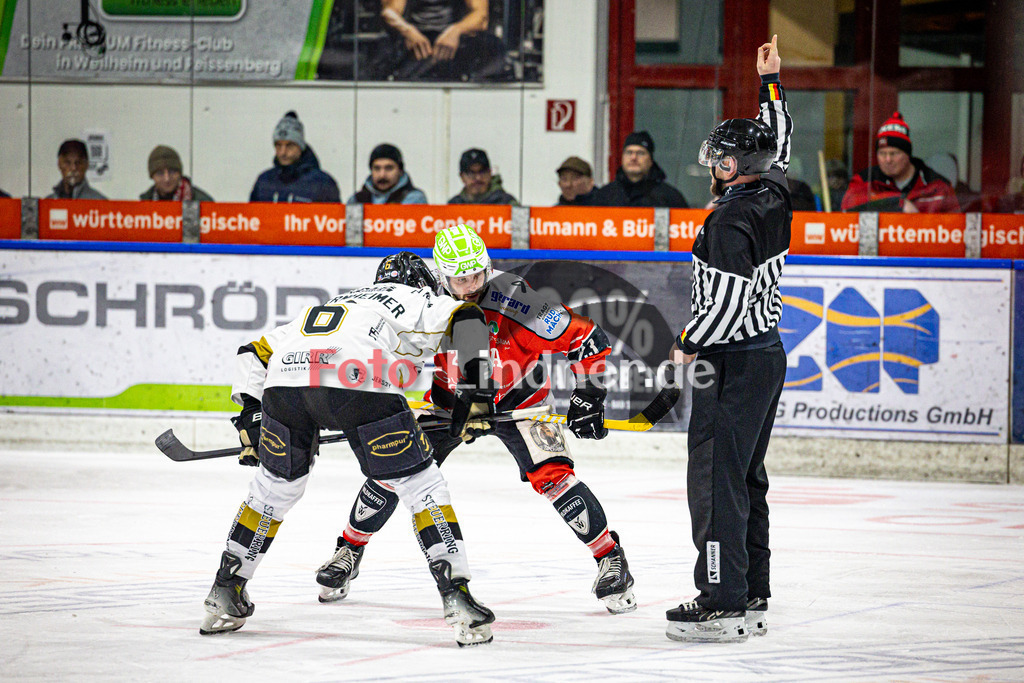 TSV Peißenberg MINERS gegen EHC Königsbrunn PINGUINE | Eishockey Bayernliga Herren Playoffs Viertelfinale 2024/25 - Spiel 6 von 7, TSV Peißenberg MINERS gegen EHC Königsbrunn PINGUINE, 20250221,Bully,2025-02-21 in Peißenberg (Eisstadion Peißenberg)Dejan VOGL (MINERS 23)Copyright: WolfgangxLindner foto-lindner.de