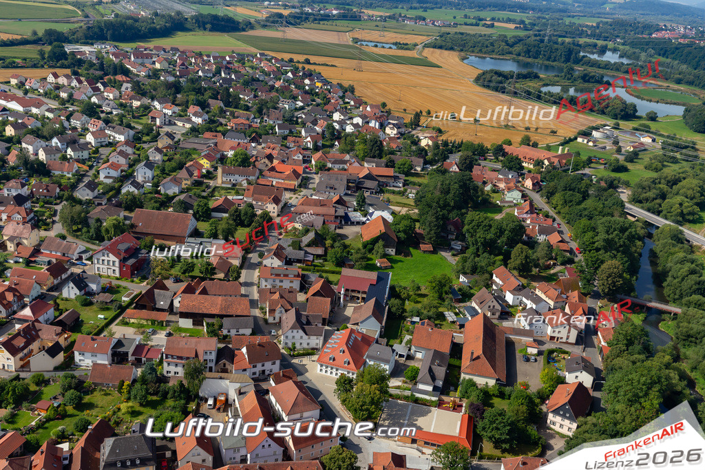 Aktuelles Luftbild von  Redwitz an der Rodach Kauf mit Lizenz / Bildrechten möglich- Die Luftaufnahme wurde 2021 mittels UL-Flugzeug erstellt ( keine Drohne ) - hochauflösende Kamera-Systeme von  Canon -Beste Qualität - Für grossformatige Ausdrucke geeignet. Die Geschenkidee !