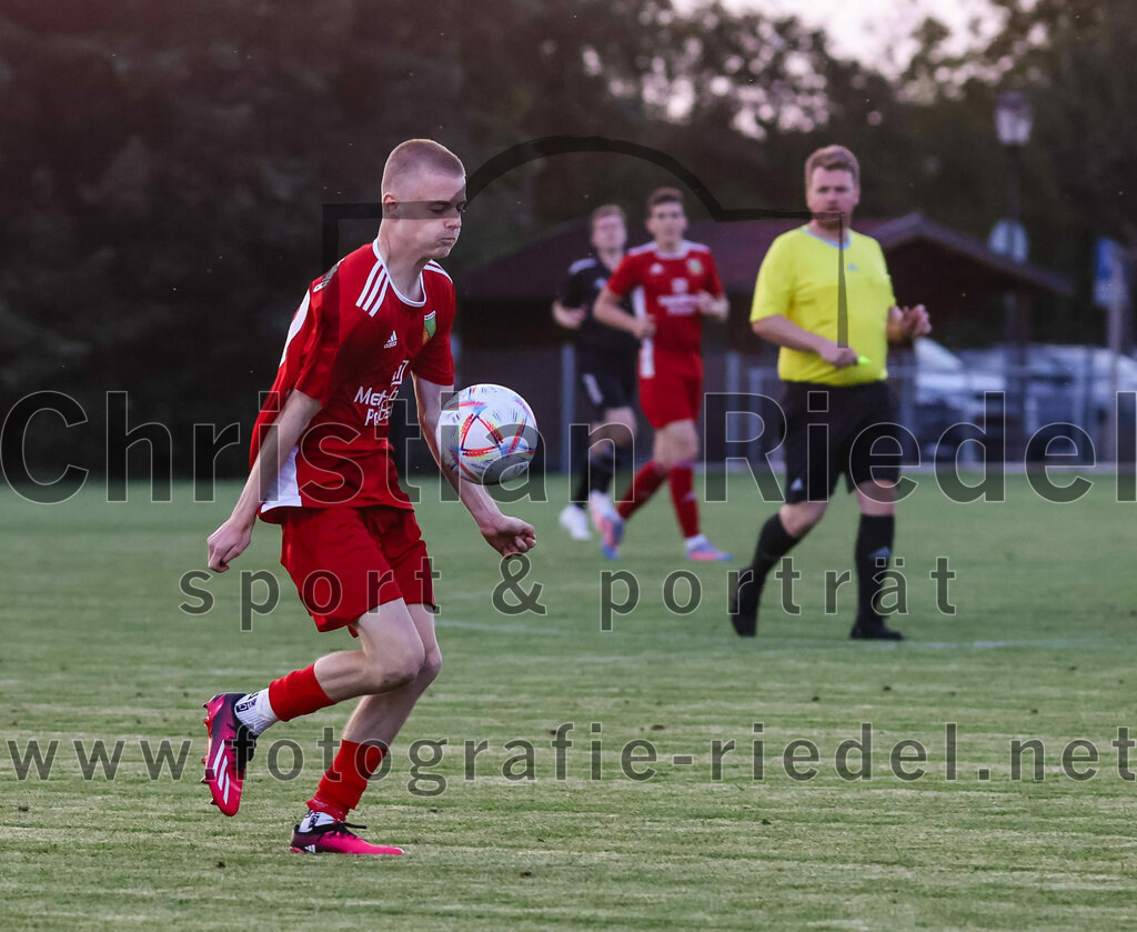 2023-07-20_025_FC_Finsing_gegen_TSV_Wartenberg | Finsing, Deutschland, 20.07.2023:
Fußball, Kreisliga 2023 / 2024, Testspiel, FC Finsing gegen TSV Wartenberg, Endergebnis: 1:0

Luca Neske (TSV Wartenberg, #29)

Foto: Christian Riedel / fotografie-riedel.net