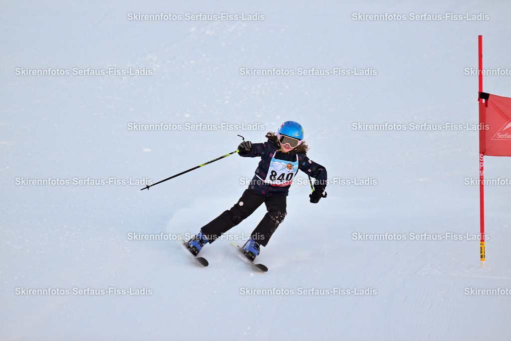 SRF_25.12.2025_0127 | Skirennfotos,Serfaus,Fiss,Ladis,Kinderskirennen,Winter,Tirol,Oberland,skirace,SFL,feelfree,weil wir's genießen,ski,Ski,skifahren,Sonnenplateau, - Realisiert mit Pictrs.com