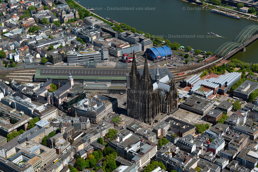 3800360 | Kölner Dom ,offiziell Hohe Domkirche Sankt Petrus, ist eine römisch-katholische Kirche in Köln