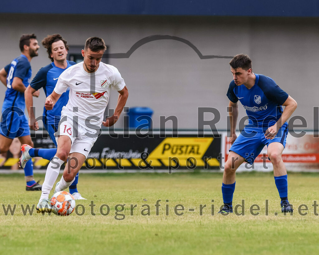 2023-06-30_116_FC_Langengeisling_gegen_VfB_Forstinning | Erding, Deutschland, 30.06.2023:
Fußball, Bezirksliga Oberbayern Ost 2023 / 2024, Testspiel, FC Langengeisling gegen VfB Forstinning, Endergebnis: 3:0

Matija Milic (VfB Forstinning, #16), Paul Bucher (FC Langengeisling, #18)

Foto: Christian Riedel / fotografie-riedel.net
