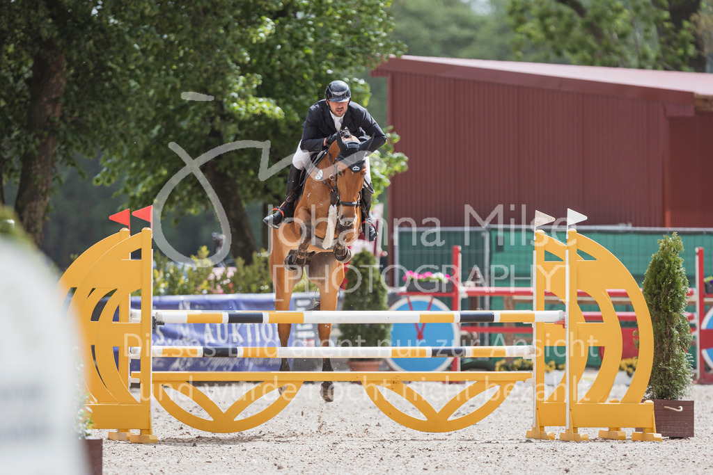 250506_Mühlen_SprPf-L1-390 | Deine schönsten Turniermomente als professionelle Fotos! Entdecke hochwertige Pferdesport-Fotografie im Online-Shop. Jetzt Fotos finden & bestellen!