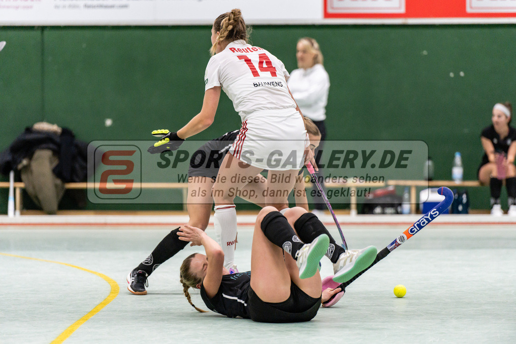 SFE_20250112_0042 | Köln, Deutschland, 12.01.2025:  ßHockey 1. Bundesliga Damen Rot-Weiss Köln - Schwarz-Weiß Köln im KTHC Stadion Rot-Weiss Köln Tennis and Hockey Club am 12.01.2025 in Köln, Deutschland. (Foto von Stephan Fehrmann)Köln, Germany, 12.01.2025: ßHockey 1. Bundesliga Damen Rot-Weiss Köln - Schwarz-Weiß Köln in KTHC Stadion Rot-Weiss Köln Tennis and Hockey Club at 12.01.2025 in Köln, Deutschland. (Foto from Stephan Fehrmann)
