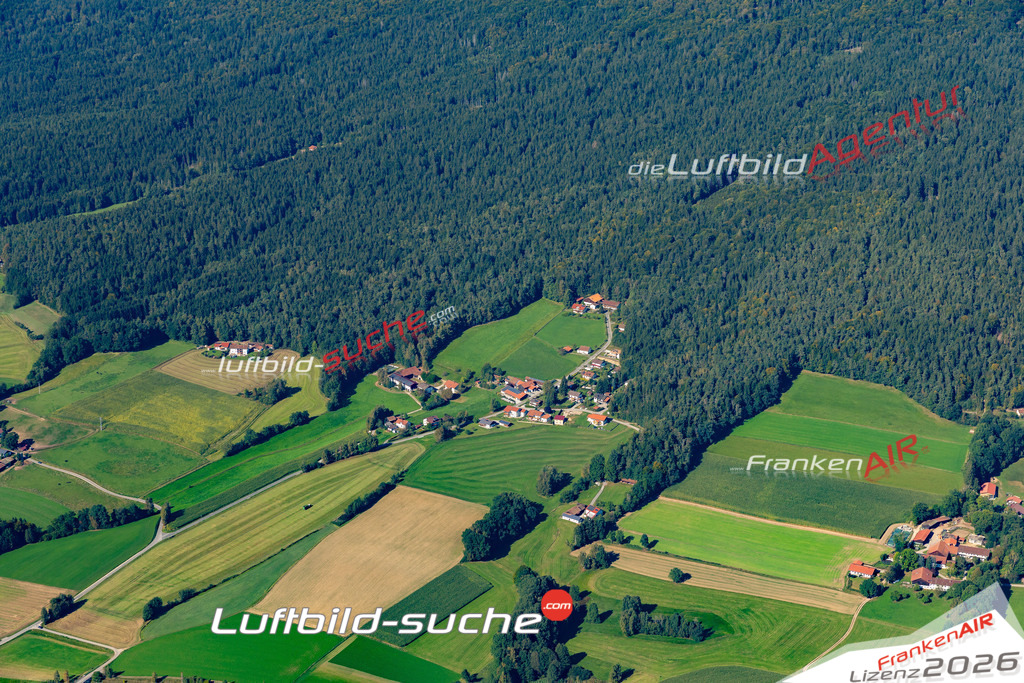 Die Luftaufnahme Oberzettling - Hohenwarth wurde 2021 mittels Flugzeug (keine Drohne) erstellt. Hohe Auflösung -für große Poster und Wandbilder geeignet!