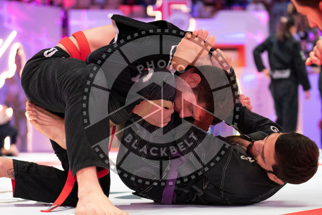 20231109PBB6312 | Fighters compete during the AJP World Professional Championship in the Mubadala Arena in Abu Dhabi, Arab United Emirates, on November 9, 2023.