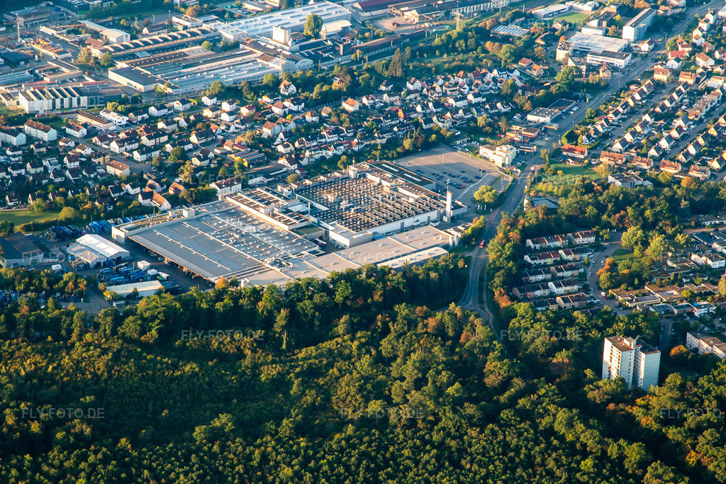 Luftbild: MAHLE Behr GmbH & Co. KG in Mühlacker im Bundesland Baden-Württemberg in Deutschland. Foto: IMG_138447.jpg vom 16.09.2023 durch Werner Riehm/FLY-FOTO.deMAHLE Group
