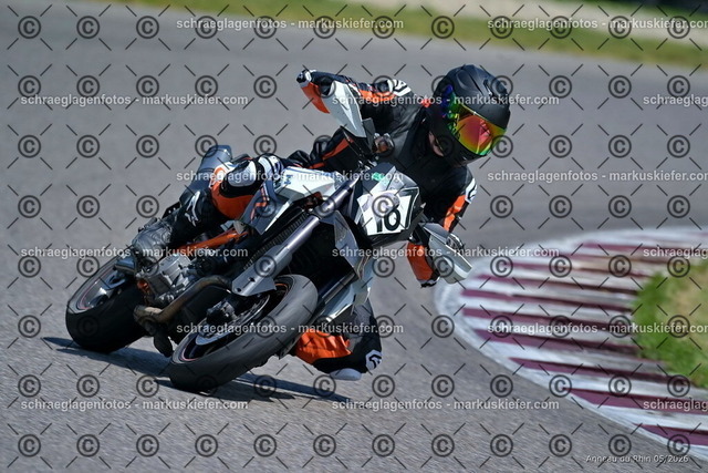 26BT02-1542 | markuskiefer.com - Realisiert mit Pictrs.com