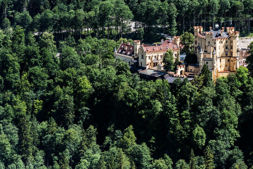 dr__0019229.jpg | SCHWANGAU 04.07.2017 Burganlage des Schloß Hohenschwangau in Schwangau im Bundesland Bayern, Deutschland. // Castle of Schloss Hohenschwangau in Schwangau in the state Bavaria, Germany. Foto: Daniel Reiter