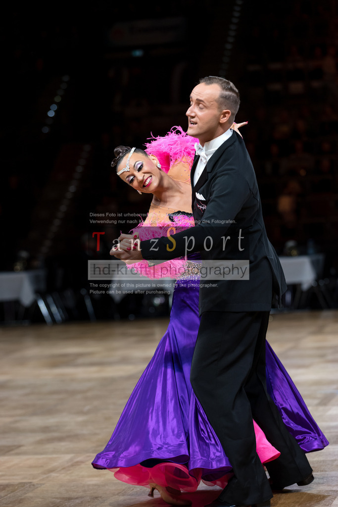 20241109_DM-Formationen_Vorrunde_2478 | Tanzsportbilder, Standardtanz, Lateintanz, WDSF, DTV, LTVB, dancecomp, goc, hessen tanzt, blaues band der spree, walzer, tango, wiener walzer, slowfox, quickstepp, samba, rumba, cha-cha-cha, paso doble. jive, hd-kroft photography, turniertanzsport