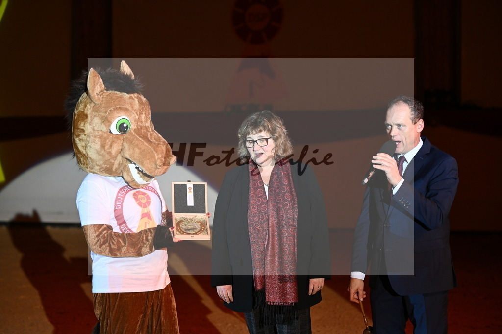 Maskottchen_Versteigerung_Hufeisen_2241615 | hf-fotografie - Realisiert mit Pictrs.com