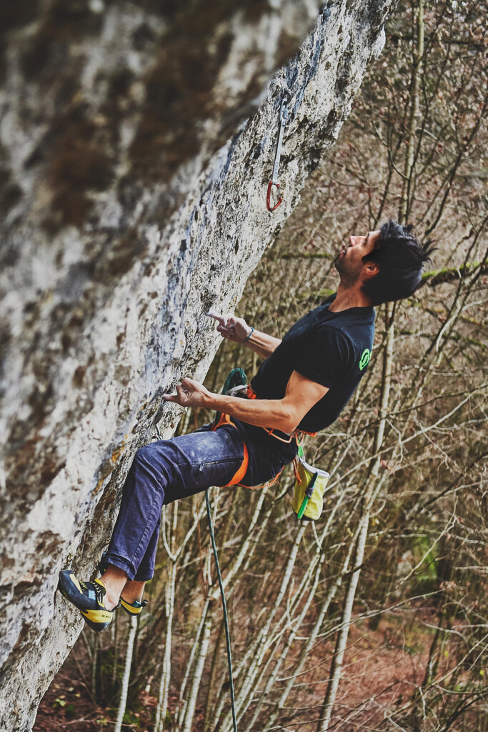 CS-191202-0105-2-RET | Julian Söhnlein klettert Double Punch an der Ringlerwand im Püttlachtal