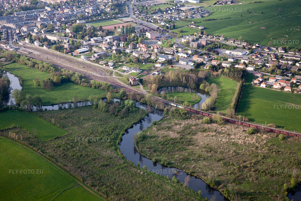 Vue aérienne: Gare ferroviaire à Blagny dans le département Ardennes, France. Photo: IMG_39790.jpg prise le 16/04/2011 par Werner Riehm/FLY-FOTO.eu – Résolution de l'original: 4752 x 3168 px