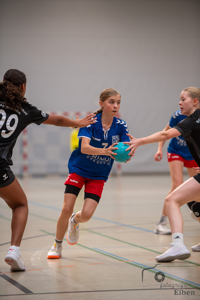 VfL Rastede-SG FriPe | C-Juniorinnen Landesliga; VFL Rastede (blau) - SG FriPe (schwarz) am 22.09.2024; in Rastede (Sporthalle Feldbreite), Photo: Philip Eiben 2024 - Realisiert mit Pictrs.com