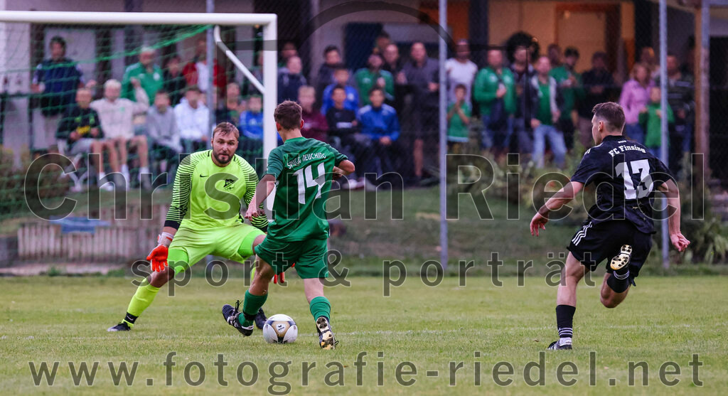 2023-07-25_084_SpVgg_Neuching_gegen_FC_Finsing | Neuching, Deutschland, 25.07.2023:
Fußball, A-Klasse 2023 / 2024, Toto Pokal, SpVgg Neuching gegen FC Finsing, Endergebnis: 2:4

Torwart Daniel Schröder (FC Finsing, #1), Manuel Fellermair (SpVgg Neuching, #14), Patrick Forchhammer (FC Finsing, #13)

Foto: Christian Riedel / fotografie-riedel.net
