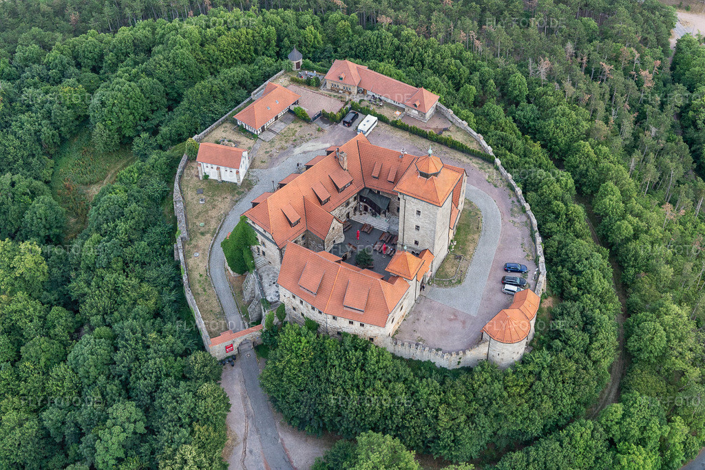 Veste Wachsenburg | Luftbild: Veste Wachsenburg im Ortsteil Holzhausen in Amt Wachsenburg im Bundesland Thüringen in Deutschland. Foto: IMG_116072.jpg vom 10.07.2019 durch Werner Riehm/FLY-FOTO.de - Realisiert mit Pictrs.com