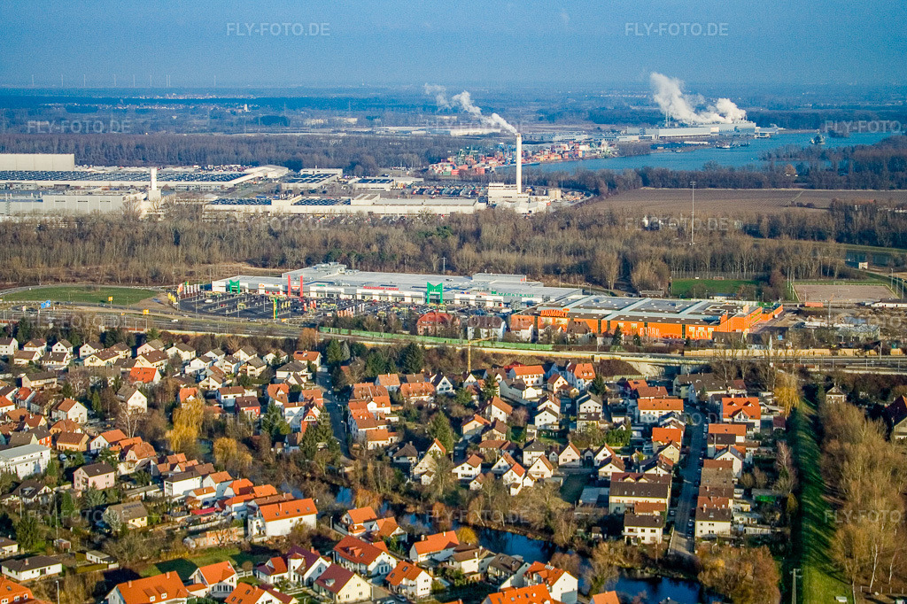 Luftbild: Rheindammstr vor dem Maximilian Center im Ortsteil Maximiliansau in Wörth im Bundesland Rheinland-Pfalz in Deutschland. Foto: IMG_9033.jpg vom 15.12.2007 durch Werner Riehm/FLY-FOTO.de