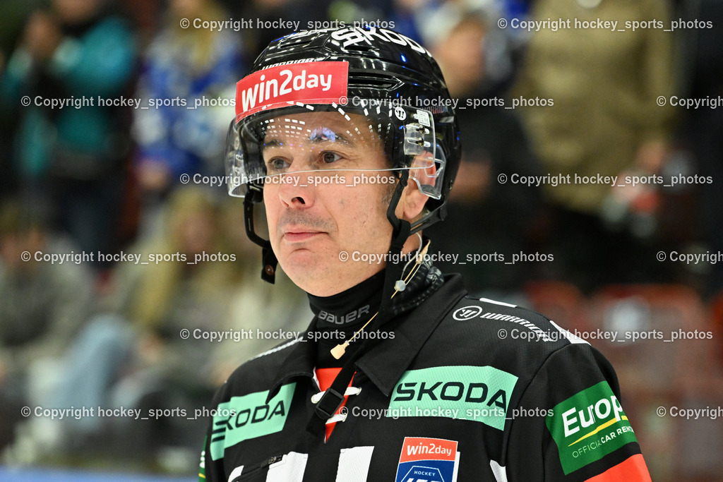 EC IDM WÄRMEPUMPEN VSV vs. FTC-TELEKOM JÉGKORONG | SIEGEL STEFAN Referee, EC IDM WÄRMEPUMPEN VSV vs. FTC-TELEKOM JÉGKORONG, EC IDM WÄRMEPUMPEN VSV vs. FTC-TELEKOM JÉGKORONG am 19.10.2025 in Villach (Stadthalle Villach), Austria, (Photo by Bernd Stefan)