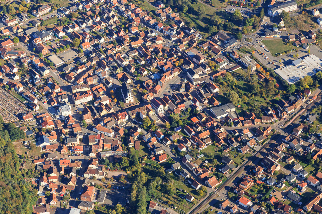 Luftbild: Stadtzentrum in Dahn im Bundesland Rheinland-Pfalz in Deutschland. Foto: IMG_095236.jpg vom 16.10.2016 durch Werner Riehm/FLY-FOTO.de