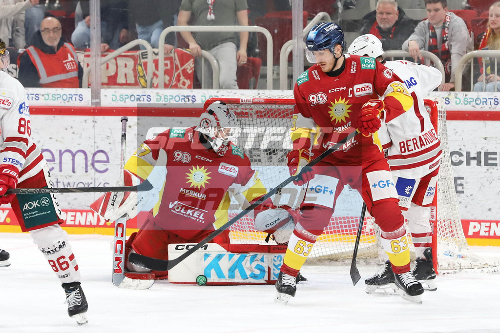 IMG 8031 | Max Faber und DEG Goalie Niklas Lunemann - © by Sportfoto-Sale (DR) - Realisiert mit Pictrs.com