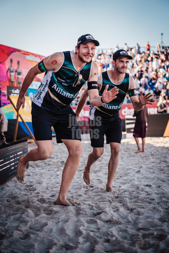 Beachvolleyball | Männer | Deutsche Meisterschaften 2025 Timmendorfer Strand | 06.09.2025 | Nils Ehlers und Clemens Wickler nach dem Sieg