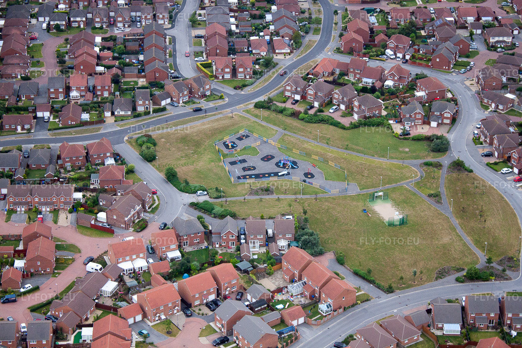 Vue aérienne: Vue de la ville à Bempton dans le département Angleterre, Grande Bretagne. Photo: IMG_58734.jpg prise le 20/07/2013 par Werner Riehm/FLY-FOTO.eu – Résolution de l'original: 4752 x 3168 px