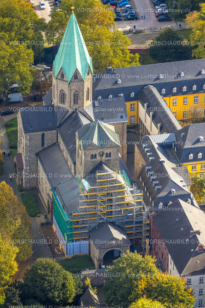 Essen251002800Sued | Luftbild, kath. Basilika St. Ludgerus und Folkwang Universität der Künste, Baustelle mit Baugerüst, Bredeney, Essen, Ruhrgebiet, Nordrhein-Westfalen, Deutschland