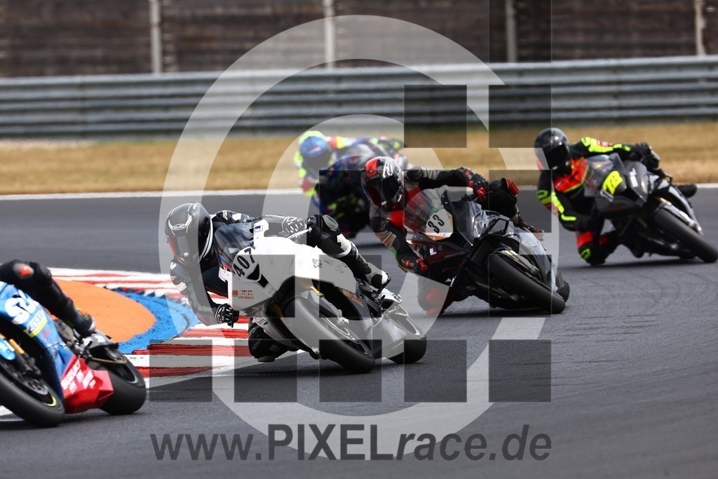 0033-20240727_03281 | Schöne Erinnerungen an spannende Momente - das festzuhalten ist unser Job. PIXELrace.de ist seit 2003 auf den Rennstrecken Europas unterwegs um die Action draußen beim Fahren und die wunderbare Stimmung imm Fahrerlager für euch einzufangen.