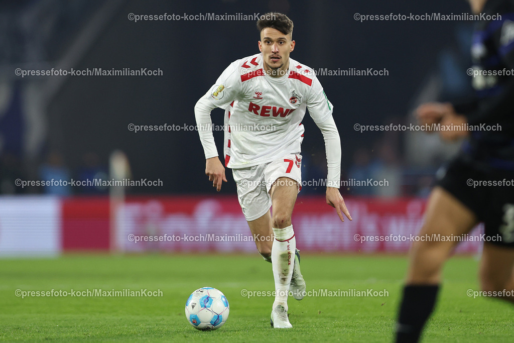 1FC04122403193 | 04.12.2024, Fußball, 1. FC Köln - Hertha BSC, Achtelfinale DFB-Pokal, RheinEnergieSTADION, Saison 2024 2025: Dejan Ljubicic (1.FC Köln #7)DFB regulations prohibit any use of photographs as image sequences and or quasi-video.