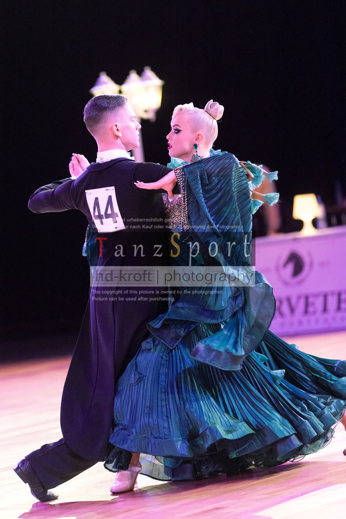 20241215_WDSF_Open_Youth_Std-Riga-9662 | Tanzsportbilder, Standardtanz, Lateintanz, WDSF, DTV, LTVB, dancecomp, goc, hessen tanzt, blaues band der spree, walzer, tango, wiener walzer, slowfox, quickstepp, samba, rumba, cha-cha-cha, paso doble. jive, hd-kroft photography, turniertanzsport