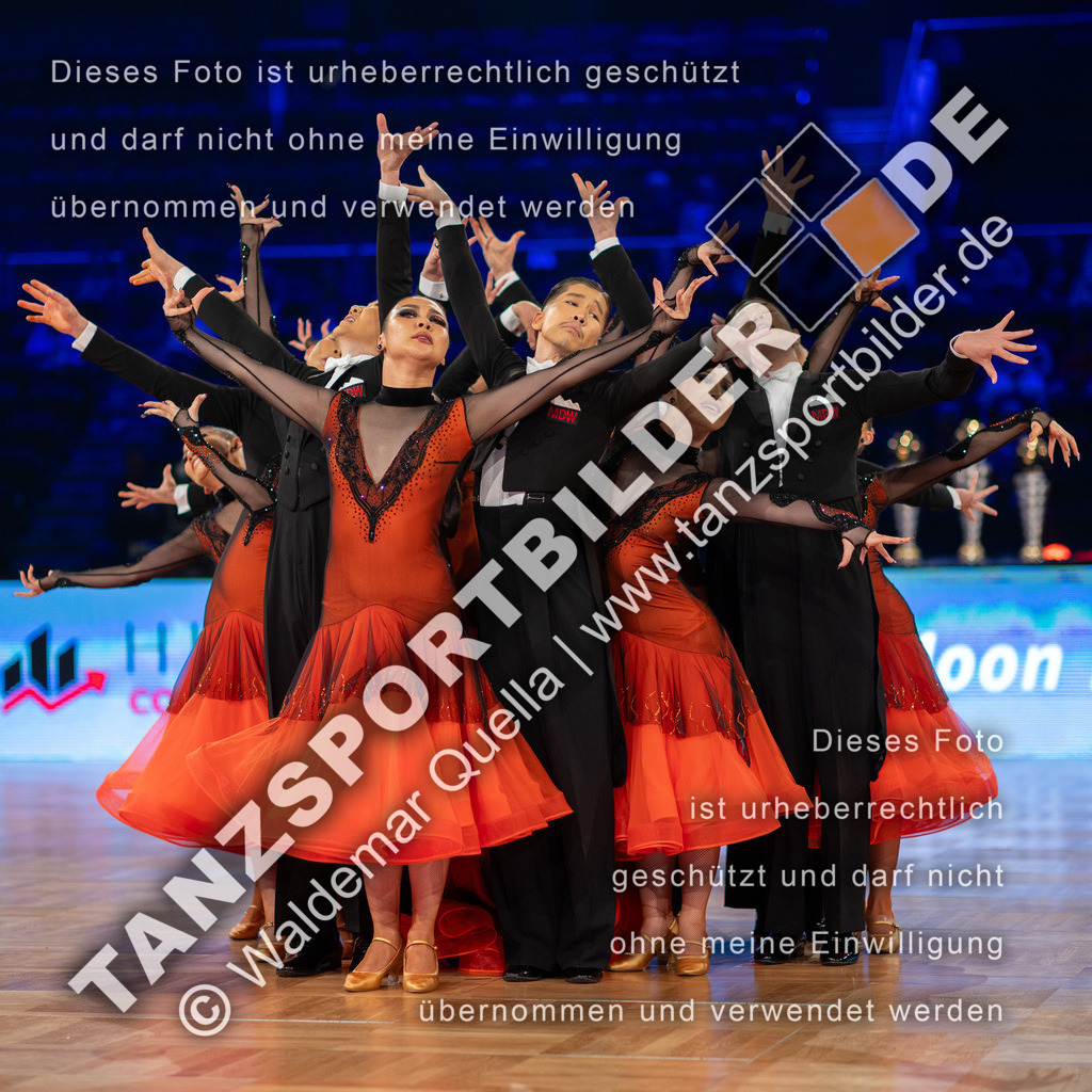 20251206-01686 | Hier finden Sie Tanz Bilder vom Latein und Standard Formationen tanzen. Sportbilder vom Tanzsport. Schöne Fotos und von Weltmeisterschaft, Europameisterschaft, Bundesliga, Regionalliga, Oberliga und Landesliga sowie von GOC Stuttgart, DanceComp, WM Bremen