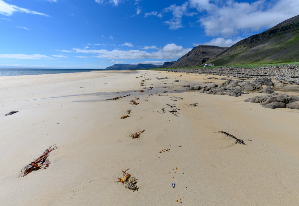 island-2020-286 | Kilometerlanger, einsamer Sandstrand:  Barðaströnd in den Westfjorden:Islands. - Realisiert mit Pictrs.com