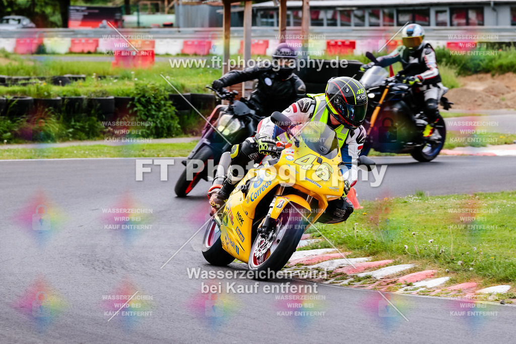 MotoTeamVBK-20058 | Hier findet Ihr Bilder von Touristenfahrten auf der Nürburgring Nordschleife oder von anderen Veranstaltungen die ich besucht habe. Viel Spass beim Durch Schauen 