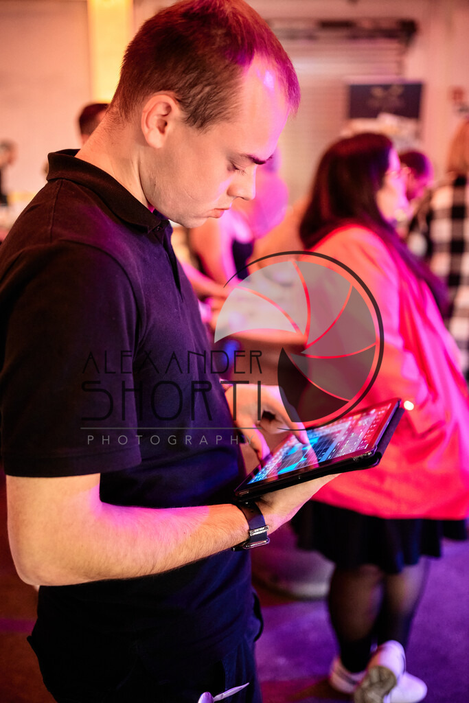 065_RC_OMEE_2025_05StationTeam_DRH08573 | alexandershorti - Realisiert mit Pictrs.com